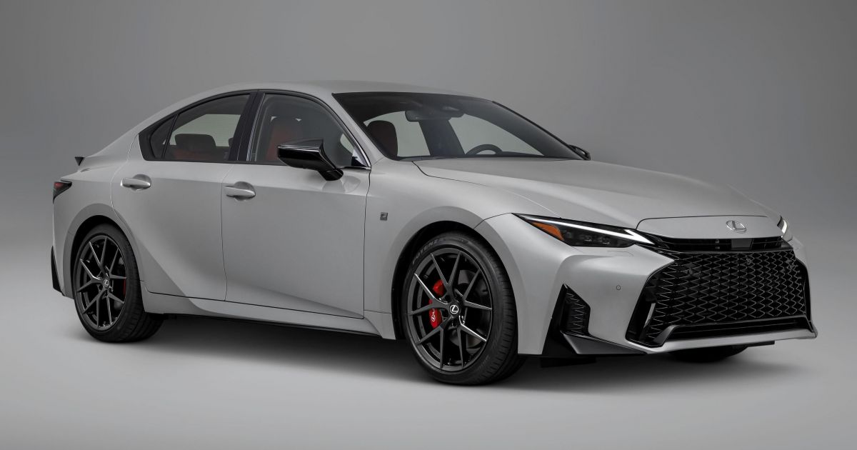 Lexus IS not useless but as ageing sedan will get yet one more facelift