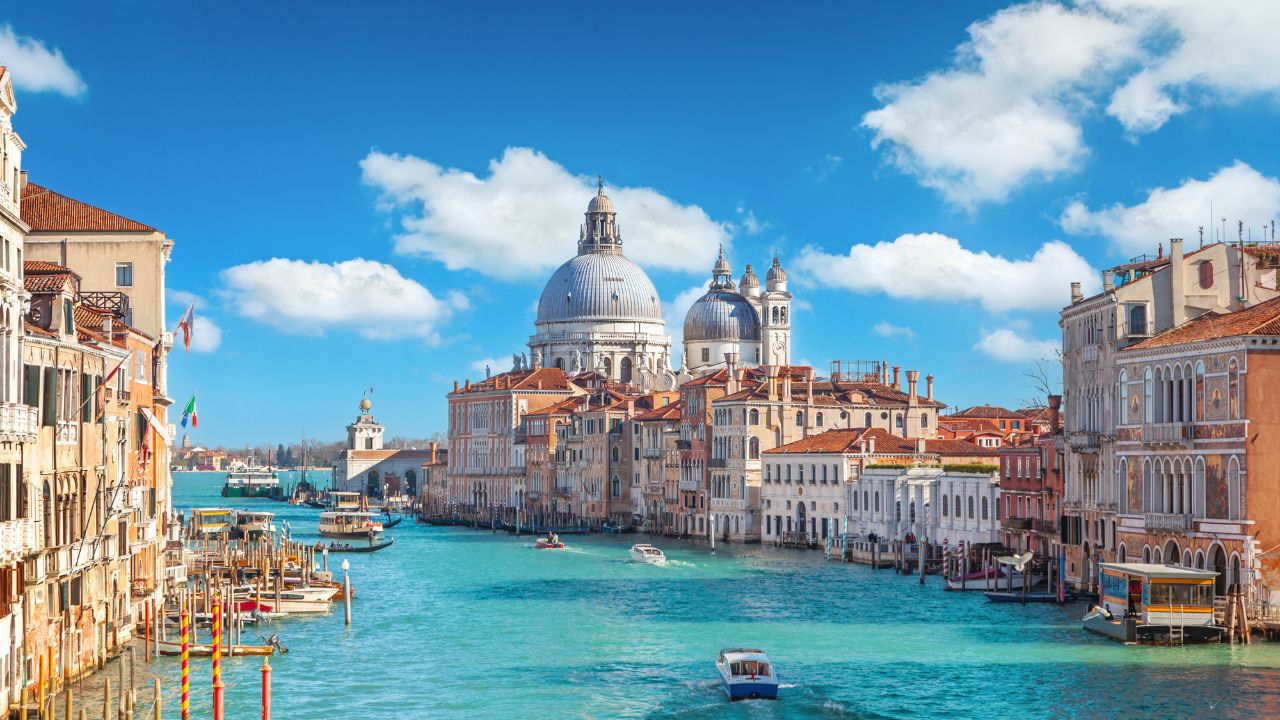 10 Locations That Look Higher in Actual Life Than Instagram