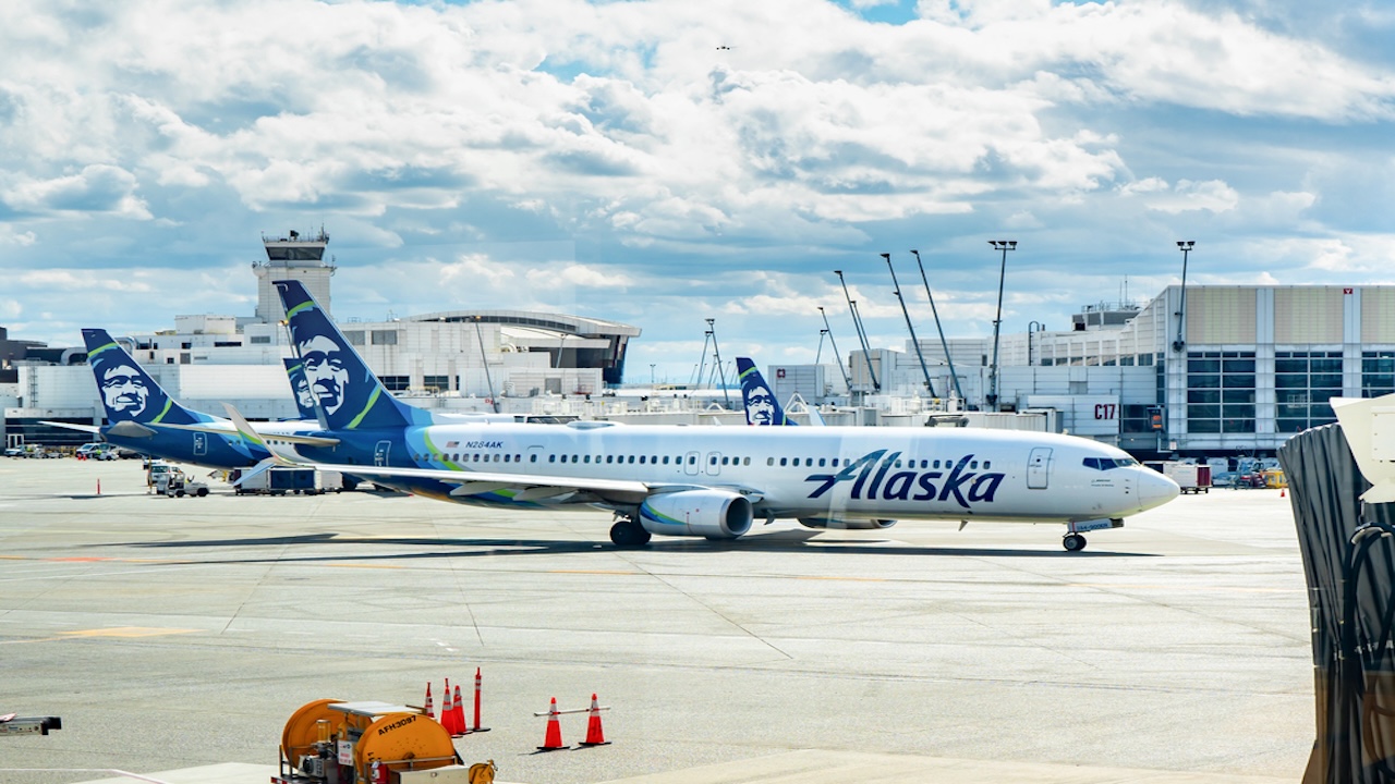 Alaska Airways Admits Efficiency “Not Acceptable” as Large Rebooking Effort Continues Alaska Airways Admits Efficiency “Not Acceptable” as Large Rebooking Effort Continues