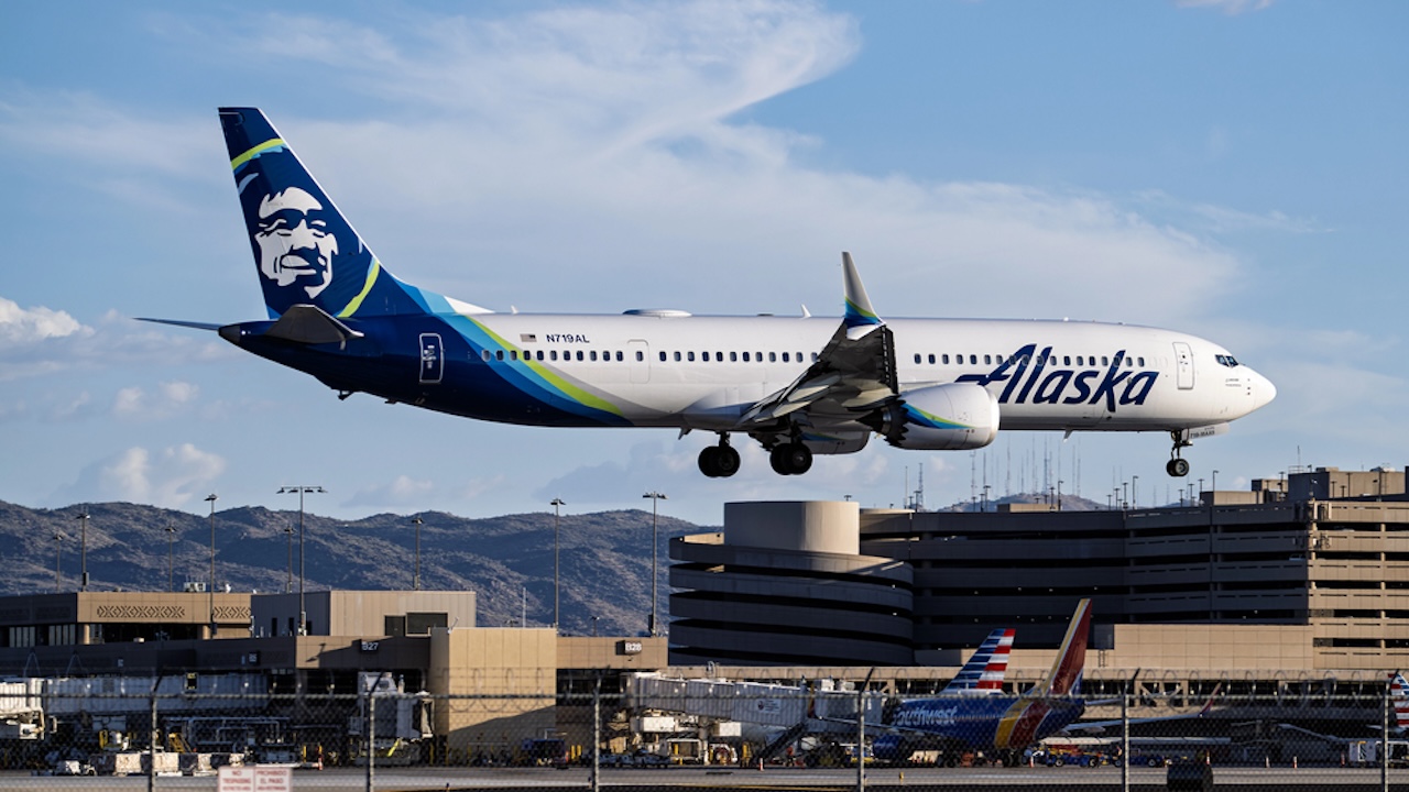Alaska Airways Resumes Operations After Main IT Outage Cancels Over 400 Flights Alaska Airways Resumes Operations After Main IT Outage Cancels Over 400 Flights