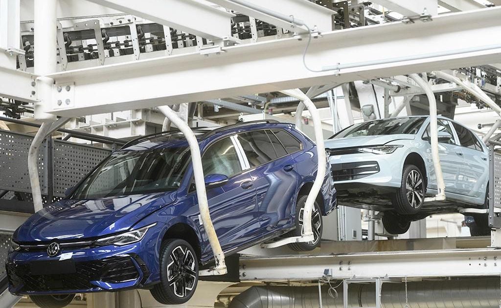 Volkswagen Golf manufacturing to cease as recent semiconductor disaster threatens international auto trade Volkswagen Golf manufacturing to cease as recent semiconductor disaster threatens international auto trade