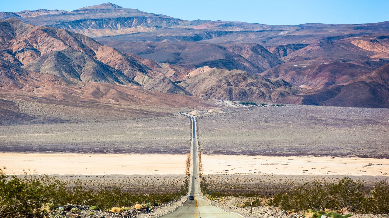 Large Open Roads: 12 Greatest Desert Routes for Flat-Out Pace and Complete Solitude Large Open Roads: 12 Greatest Desert Routes for Flat-Out Pace and Complete Solitude