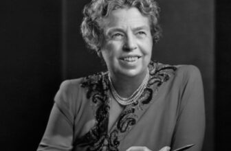 15 Extraordinary Girls Behind Historical past’s Well-known Males