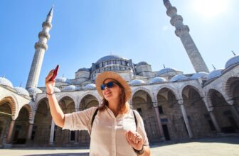 15 Indicators of an Oblivious Vacationer (And Find out how to Not Be One)