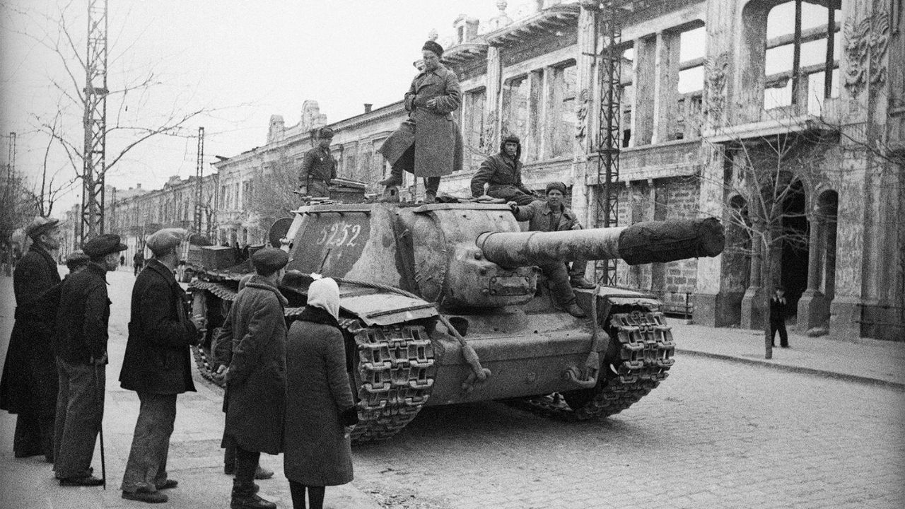 Metal Giants: The Largest Tanks Of The Previous